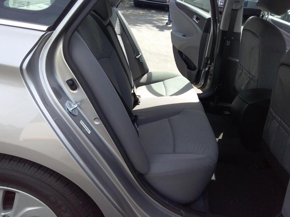 2014 Silver /Gray Hyundai Sonata Sedan (KMHEC4A47EA) with an 2.4L L4 DOHC 16V HYBRID engine, 6-Speed Automatic transmission, located at 3605 W Overland Rd., Boise, ID, 83705, (208) 863-0063, 43.589729, -116.226181 - Photo #10