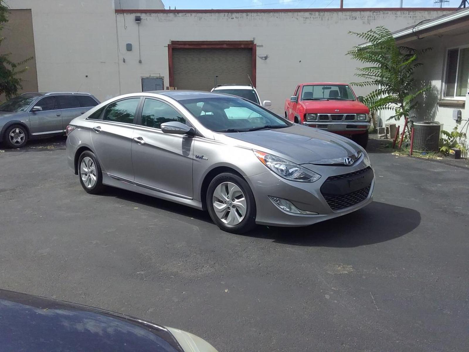 2014 Silver /Gray Hyundai Sonata Sedan (KMHEC4A47EA) with an 2.4L L4 DOHC 16V HYBRID engine, 6-Speed Automatic transmission, located at 3605 W Overland Rd., Boise, ID, 83705, (208) 863-0063, 43.589729, -116.226181 - ***ELECTRIC VEHICLE**** HYBRID*** If you want to save money on gas, electric vehicles are the way to go. This great looking Hyundai Sonata is in great condition. It has heated front seats for your winter comfort, back-up camera, bluetooth, satellite radio, CD, power locks and power windows for your - Photo #1