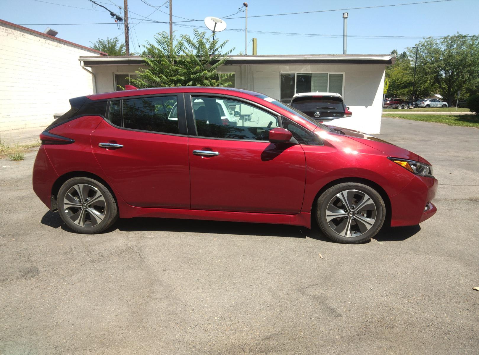 2021 /Black Nissan LEAF SV (1N4AZ1CV0MC) with an ELECTRIC engine, CVT transmission, located at 3605 W Overland Rd., Boise, ID, 83705, (208) 863-0063, 43.589729, -116.226181 - This 2021 Nissan Leaf is an electric vehicle that is in excellent condition with 17K miles on it. The exterior is a beautiful maroon, with black cloth interior. To seat up a test drive on this great electric car, call us at 208 863-0063 to set up a time. Or stop by to see it. - Photo #3