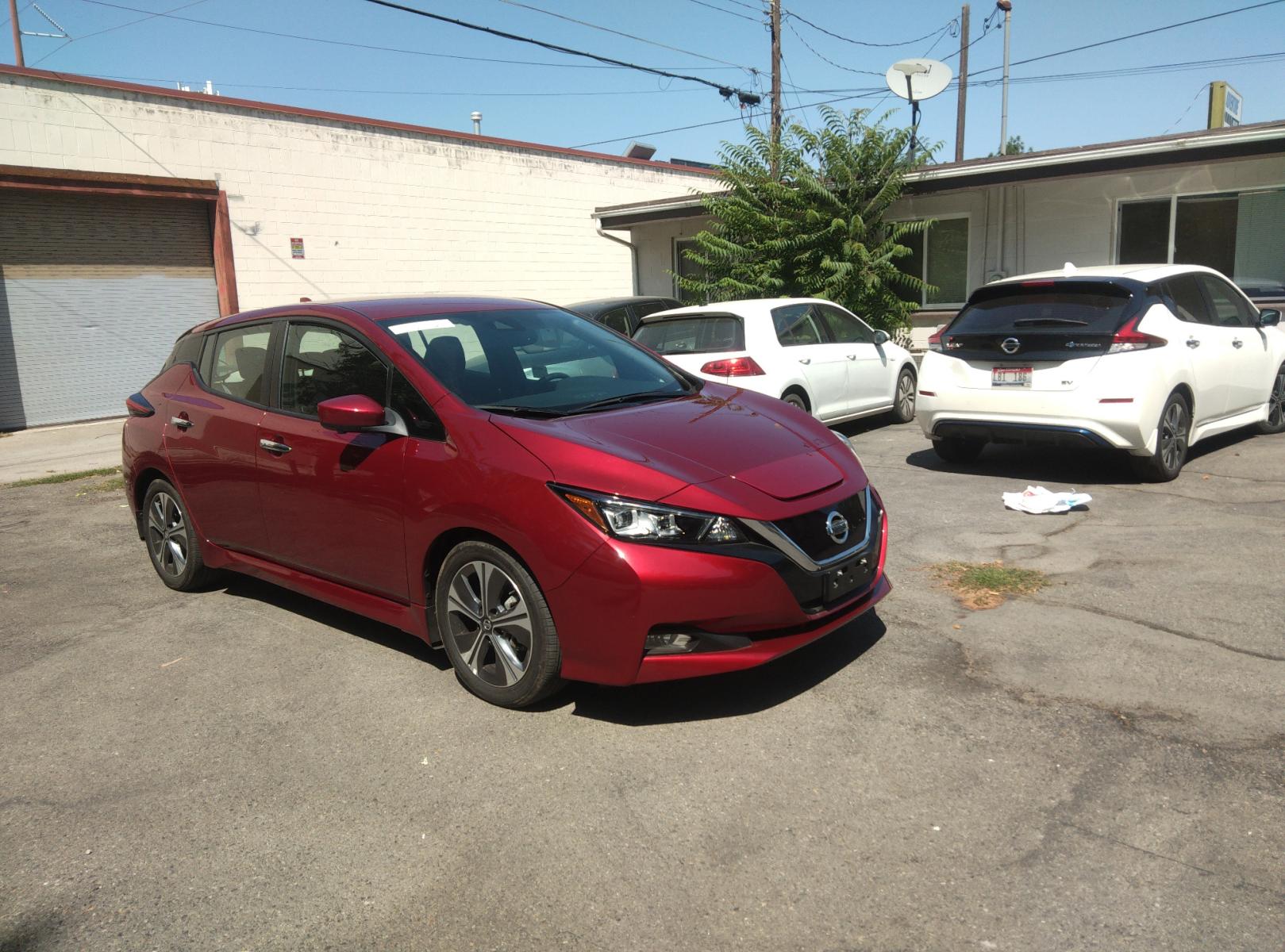 2021 /Black Nissan LEAF SV (1N4AZ1CV0MC) with an ELECTRIC engine, CVT transmission, located at 3605 W Overland Rd., Boise, ID, 83705, (208) 863-0063, 43.589729, -116.226181 - This 2021 Nissan Leaf is an electric vehicle that is in excellent condition with 17K miles on it. The exterior is a beautiful maroon, with black cloth interior. To seat up a test drive on this great electric car, call us at 208 863-0063 to set up a time. Or stop by to see it. - Photo #4